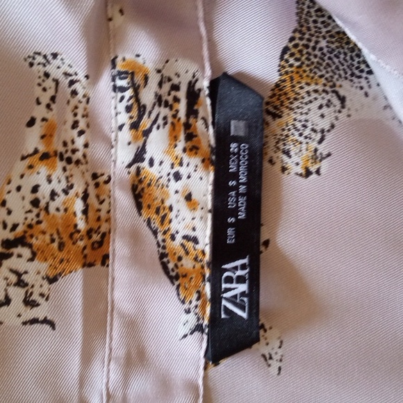 Zara button down animal leopard print long sleeves blouse top EUC - Picture 6 of 9